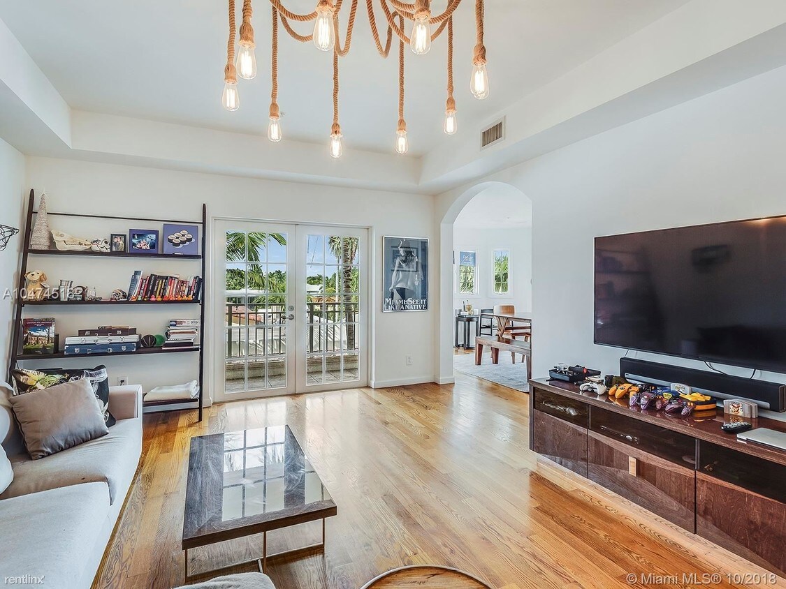 Foto principal - 1415 Sunset Harbour Dr