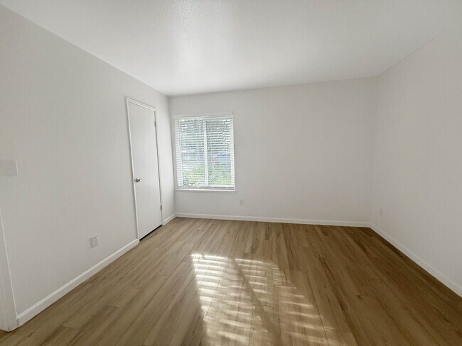 Building Photo - 3251 Mill Springs Dr