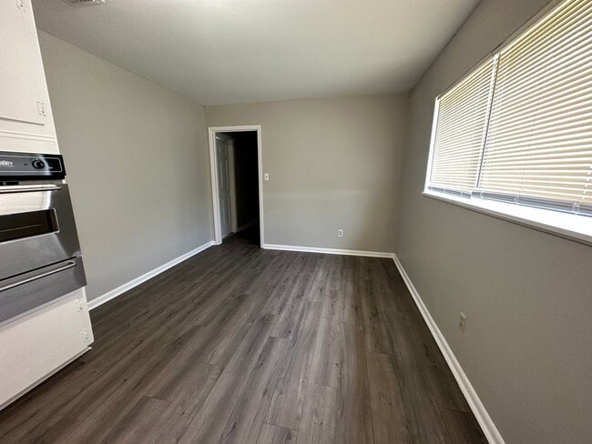 Building Photo - Remolded Central Bossier Home