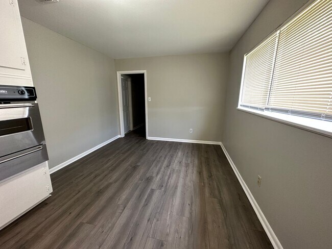 Foto del edificio - Remolded Central Bossier Home