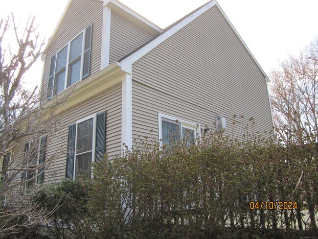 Building Photo - 71 Mott Ln