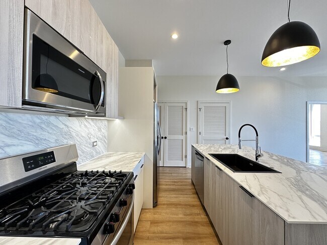 Foto del edificio - 6340 W Belmont Ave