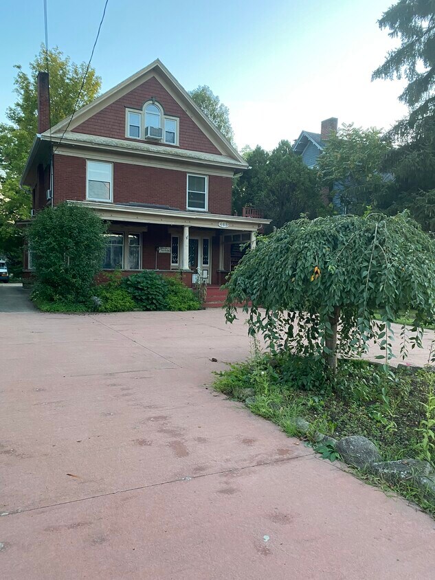 Primary Photo - 468 Chestnut St