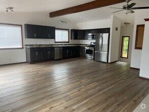 Building Photo - 1501 SE Oar Ave