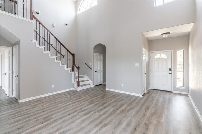 Building Photo - 23622 Virginia Pine Dr