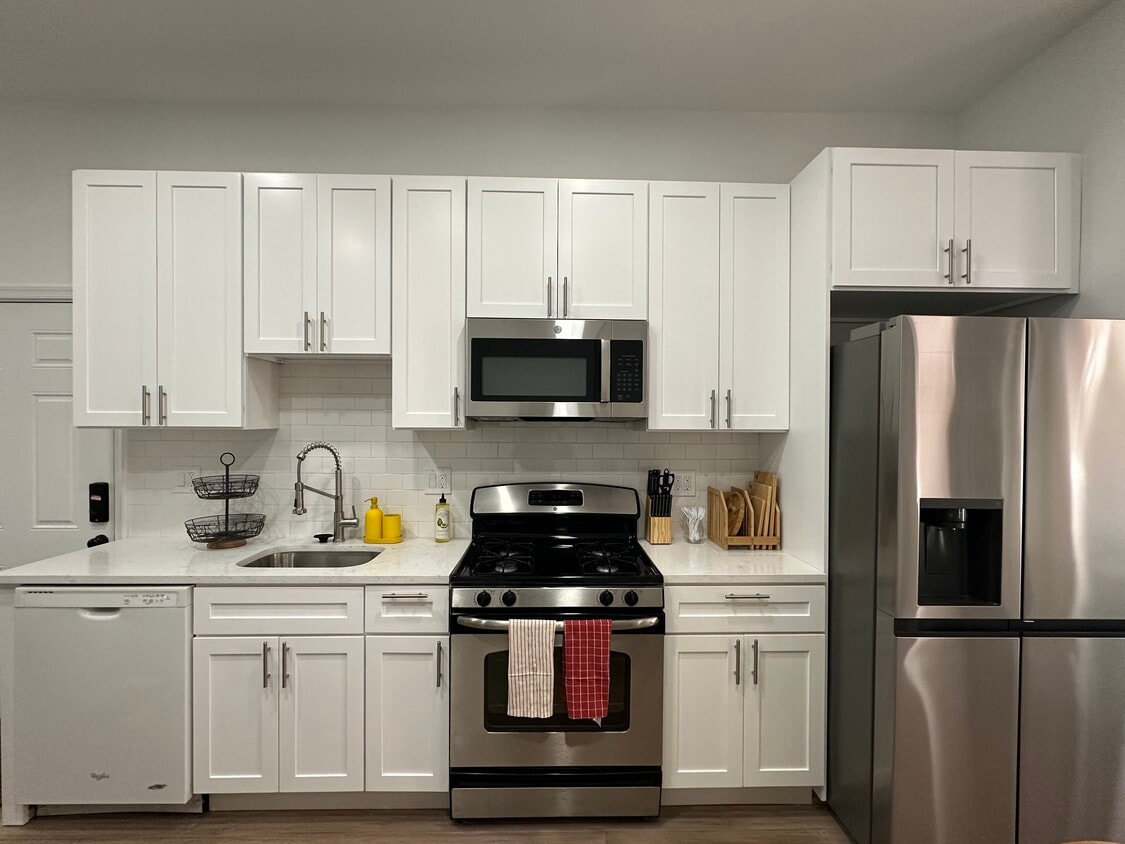 full kitchen with plenty of space. New fridge with ice maker, gas stove, microwave, and dishwasher - 313 N 37th St