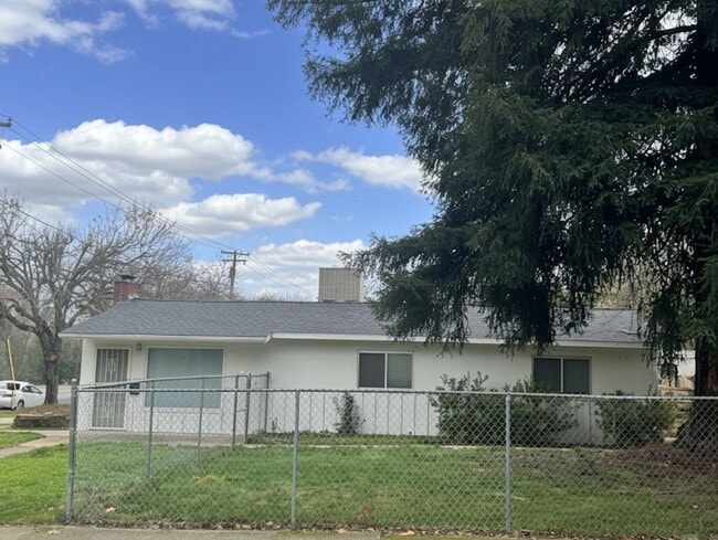 Building Photo - Conveniently Located Home with Attached Studio!