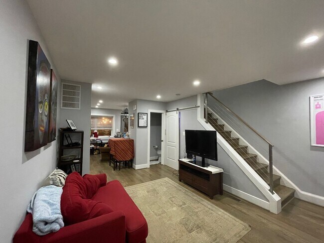 Building Photo - Spacious 2BR Townhouse with Backyard & Bon...