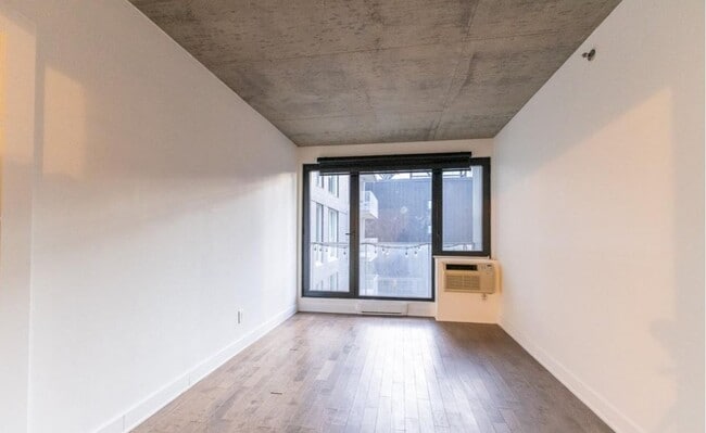 Building Photo - 1414 Rue Chomedey