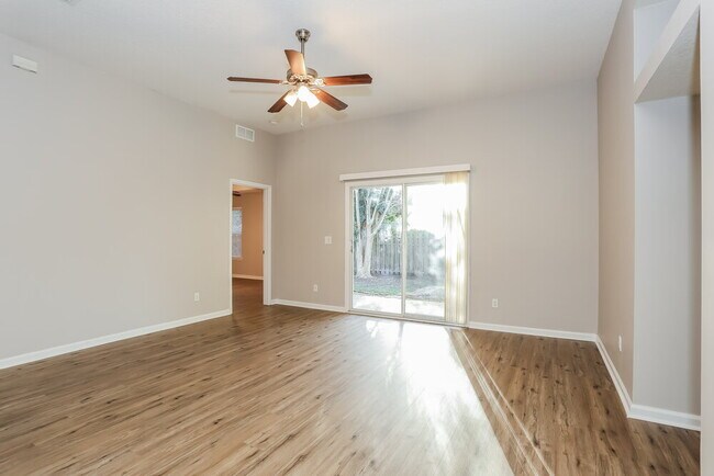 Foto del edificio - 756 Hazelmoor Ln