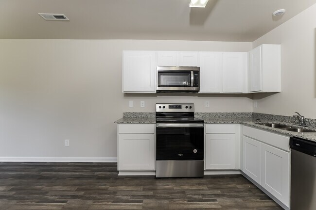 Building Photo - 1240 Fescue Rd, Rocky Mount, NC