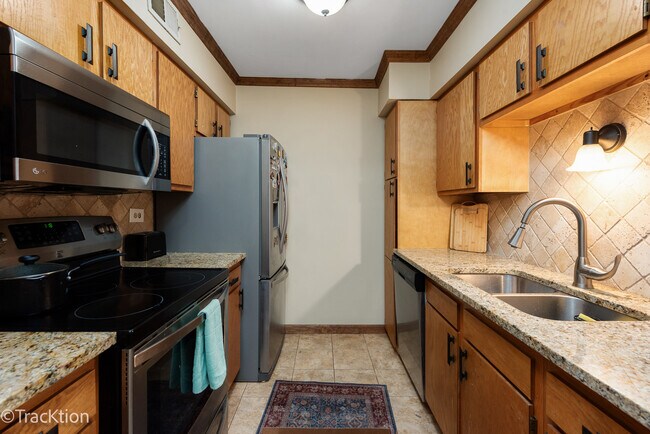 Building Photo - 6110 Knoll Valley Dr