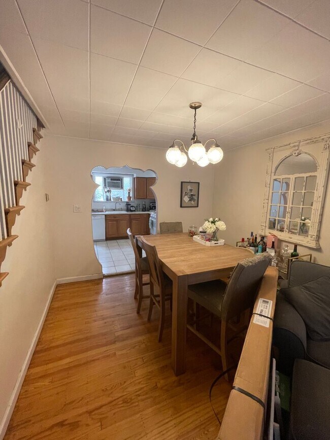 Foto del edificio - Modern 3 Bedroom, 1 Bath Passyunk Sq. Home...