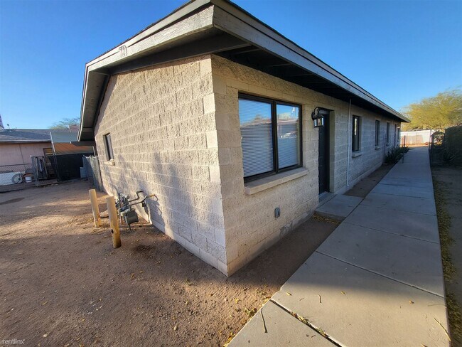 Building Photo - 3 br, 2 bath Duplex - 327 East 24th Street 1