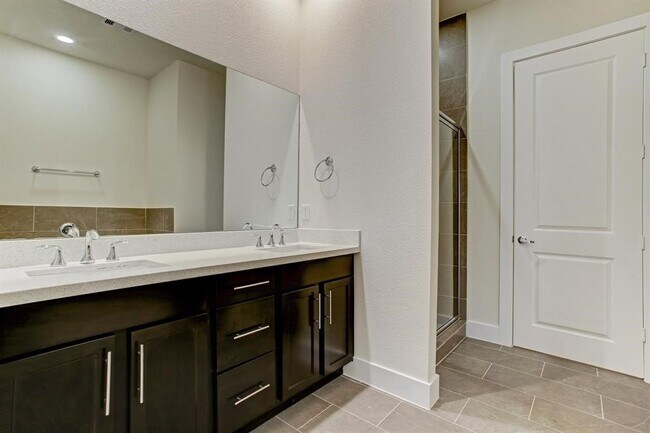 Building Photo - 3905 Tulane Oak Dr