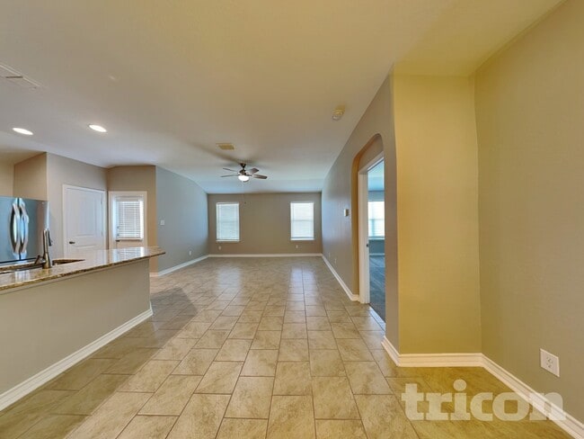 Building Photo - 1635 Tree Run