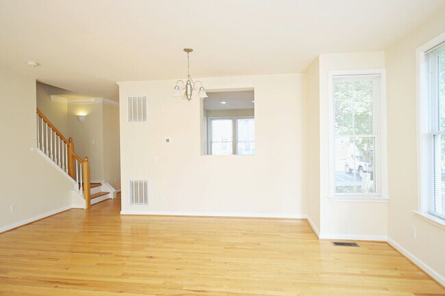 Foto del edificio - End-Unit Melbourne Park Townhome