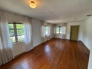 Building Photo - 2919 Poinsettia Ave