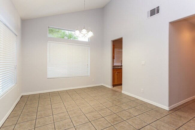 Foto del edificio - 7712 Sparrowgate Ave