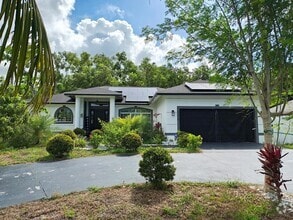 Building Photo - 376 SW Tulip Blvd