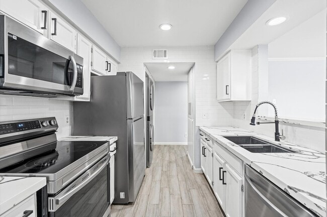 Photo - 14600 Fonmeadow Drive Unit 602 Apartment