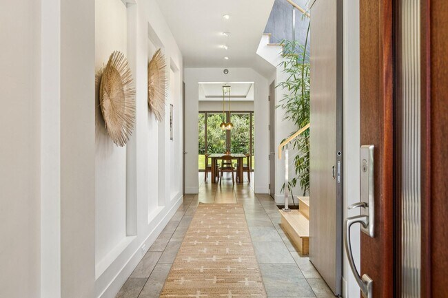 Building Photo - Luxurious Home in Barren Park Palo Alto