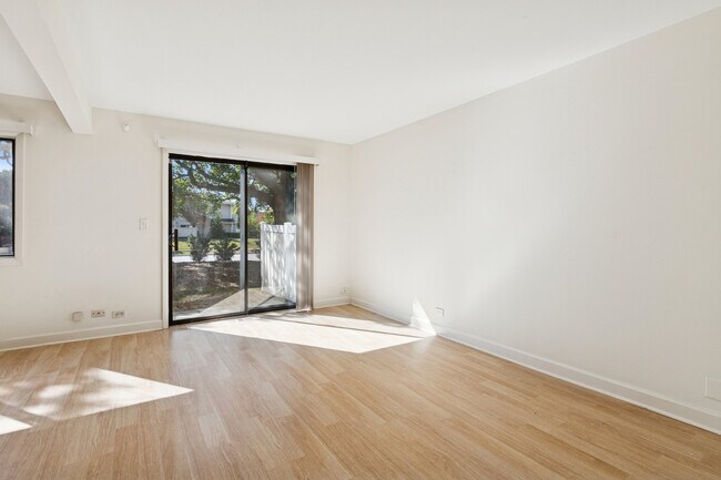 Foto del edificio - 749 Lakeview Point