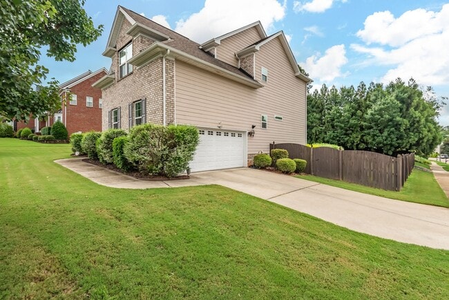 Building Photo - Gorgeous 4 Bedroom, 3 Bathroom House with ...