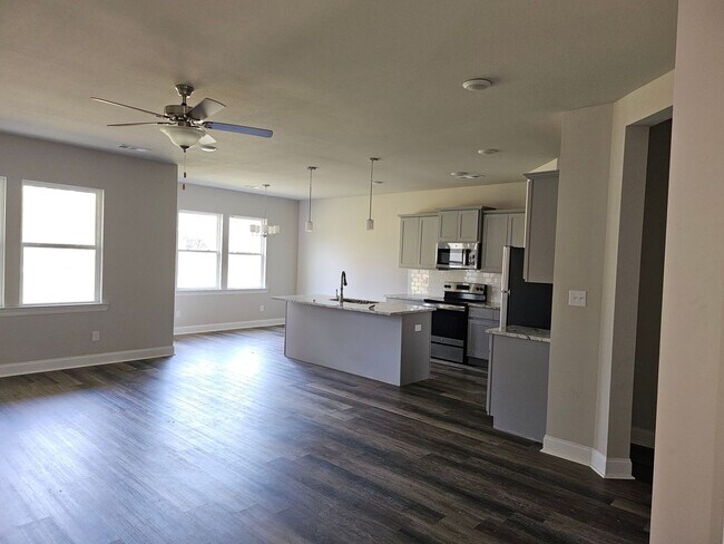 Foto del edificio - Available Now!