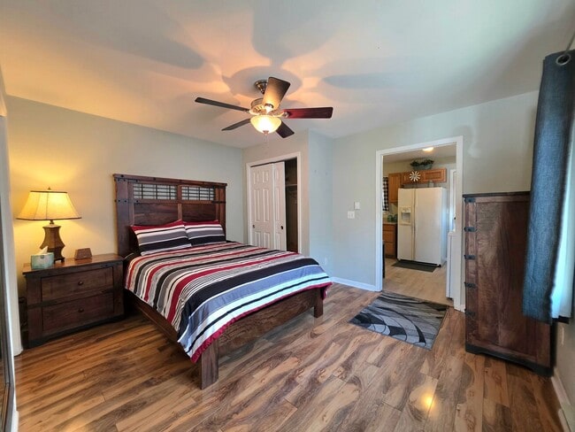 Building Photo - 1234 Pine St