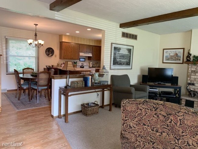 Building Photo - 3 br, 1.5 bath House - 1128 Riverton Dr