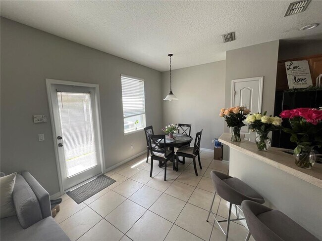 Foto del edificio - 13213 Silver Strand Falls Dr