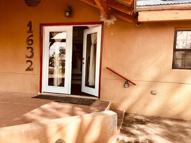 Foto del edificio - Central Location - 2 beds 1 bath