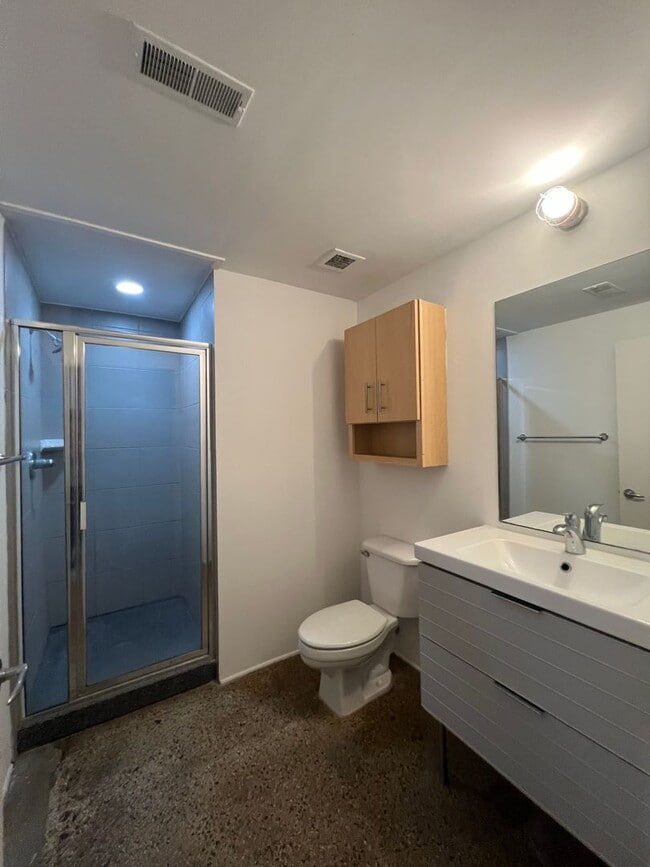 Building Photo - Amazing condo in historic Bennie Dillon Building