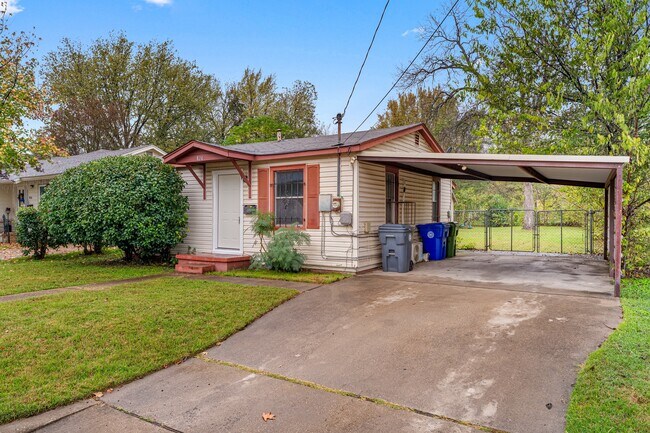 Foto del edificio - 820 Pecan Ave