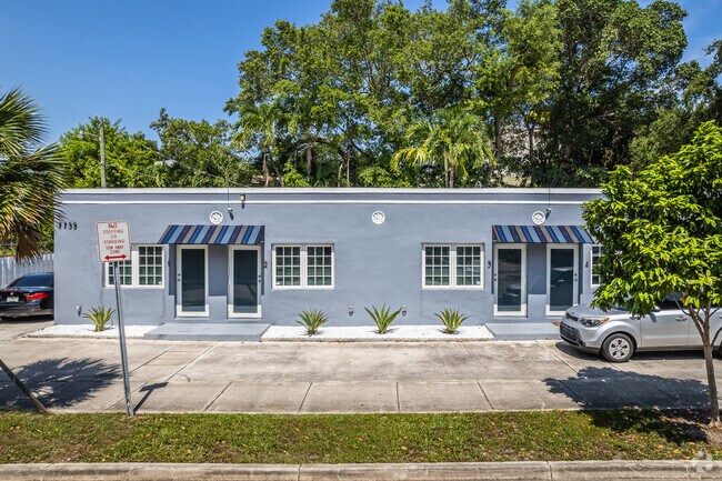 Exterior Unit Entry - River Studios