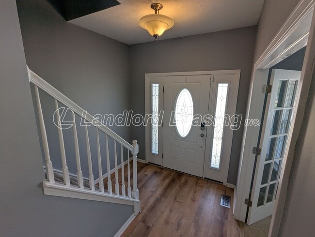 Building Photo - Spacious 4-Bedroom Colonial in Martin’s Ru...