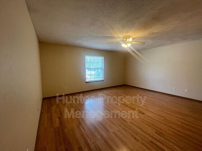 Building Photo - 109 Barnard Ave