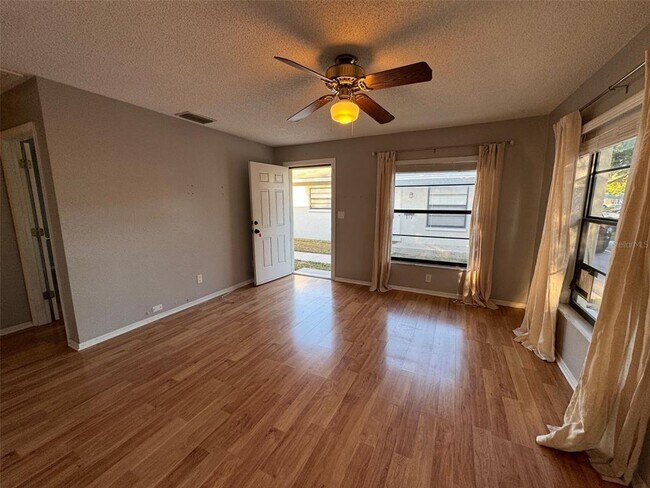 Foto del edificio - 531 93rd Ave N