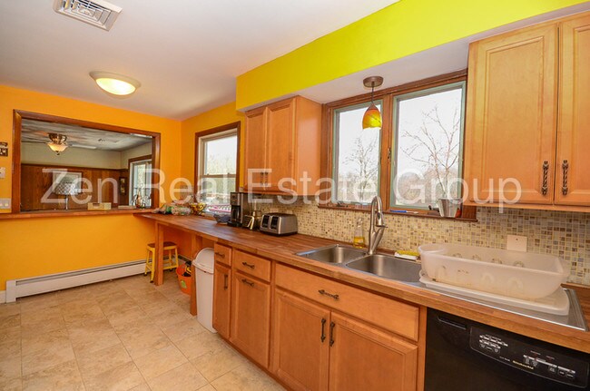 Building Photo - Seasonal Lakefront Home!!! (ZRG)