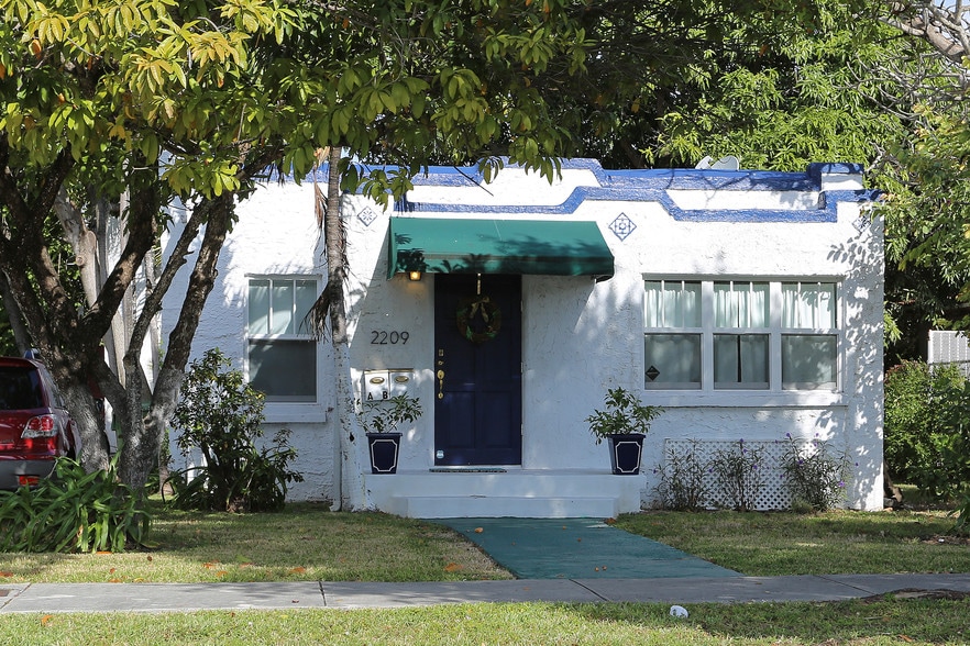 Coral Way Neighborhood Guide Living in Miami