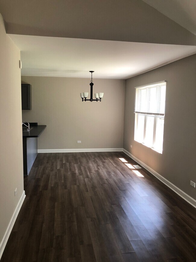 Building Photo - 4302 River Glen Dr