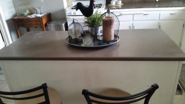 Foto del edificio - 32942 Perret Blvd