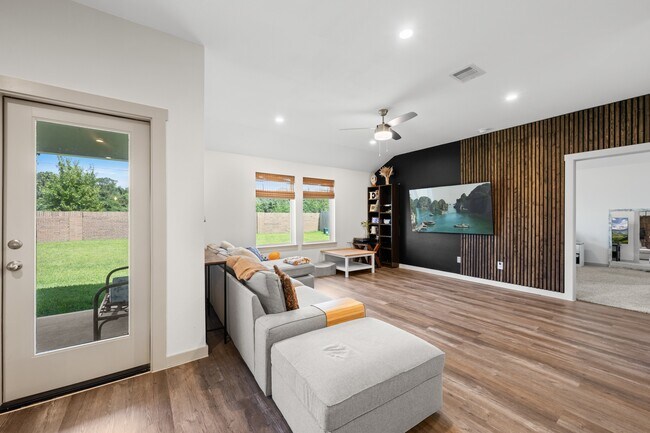 Building Photo - 1054 Great Barracuda Ln