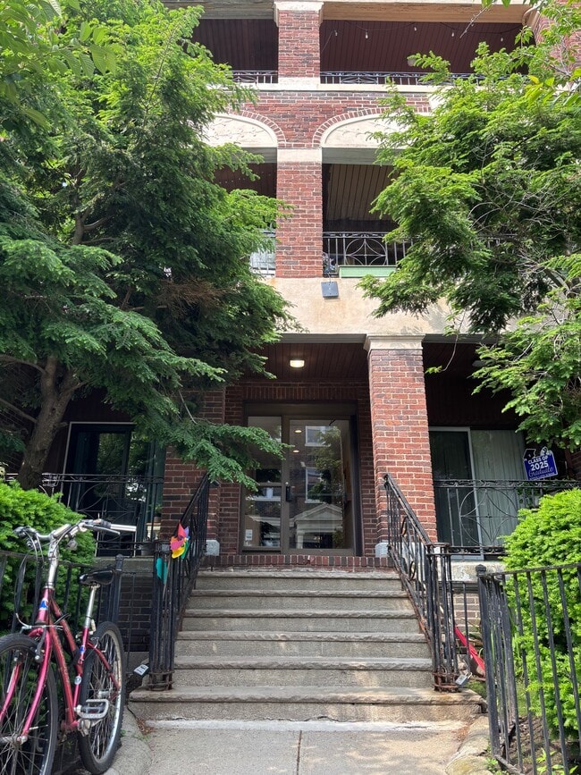 Building Photo - 317 Summit Ave