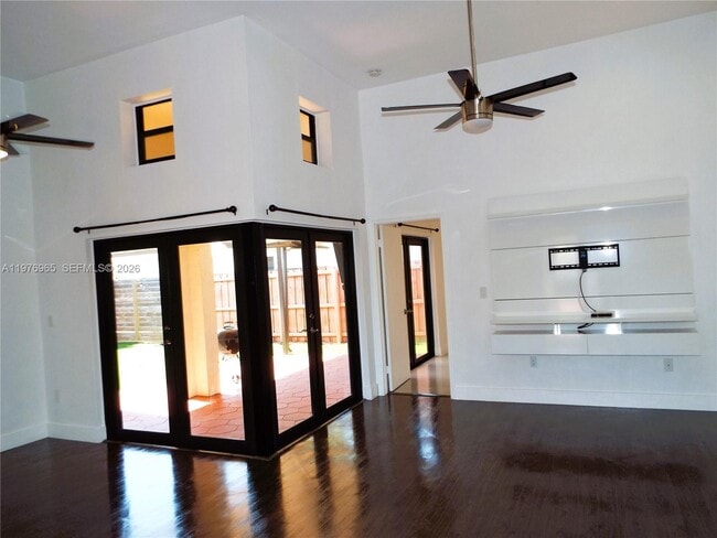 Building Photo - 422 SW 88th Pl