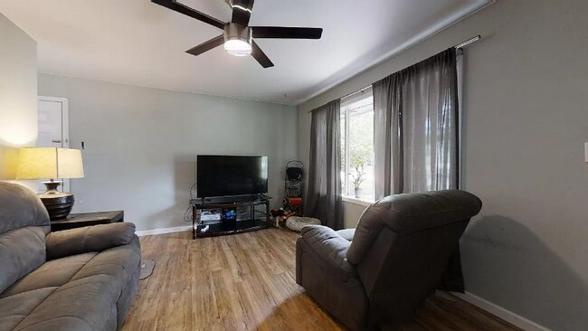 Building Photo - 2103 Country Squire Dr