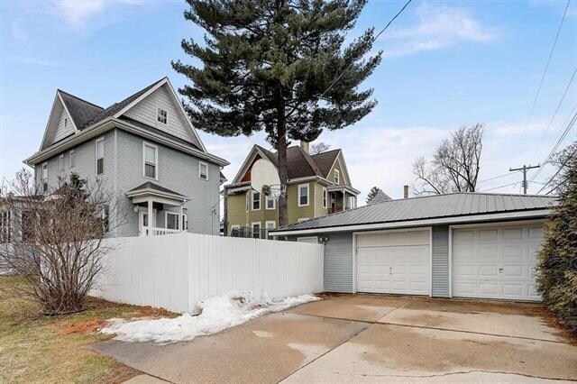 Primary Photo - 401 W Conant St