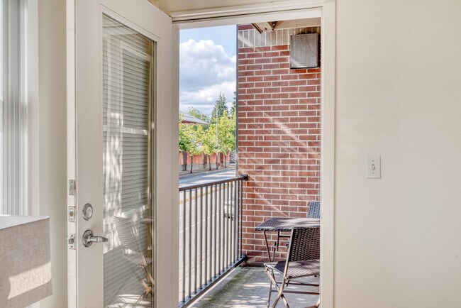 Foto del edificio - 11000 NE 10th St