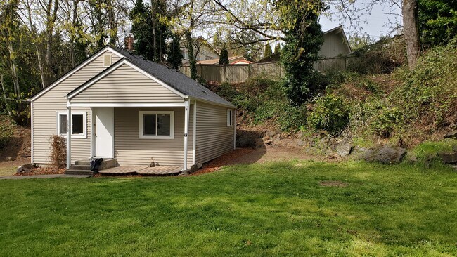 Building Photo - 3812 Valley Dr